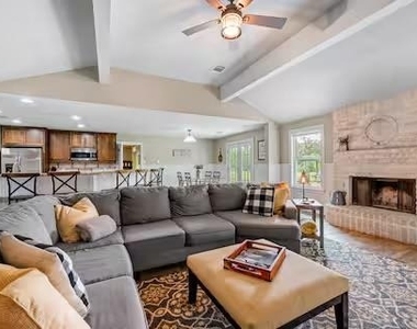 801 John Knox Rd - Photo Thumbnail 4