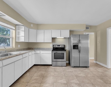 333 72nd Avenue - Photo Thumbnail 11
