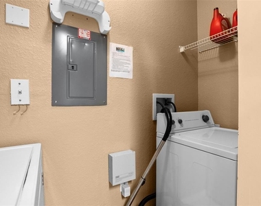 2141 Portofino Place - Photo Thumbnail 19