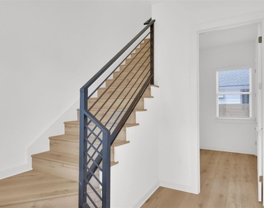 7208 Providence Ave - Photo Thumbnail 5