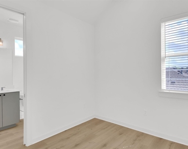 7208 Providence Ave - Photo Thumbnail 15