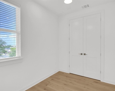 7208 Providence Ave - Photo Thumbnail 13