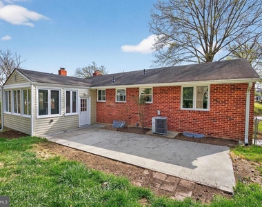 4625 Strathblane Place - Photo Thumbnail 19