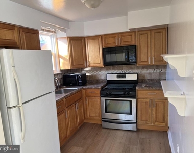 205 E Erica Place - Photo Thumbnail 3
