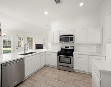 16014 Lakestone Drive - Photo Thumbnail 8