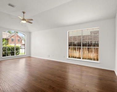 16014 Lakestone Drive - Photo Thumbnail 4