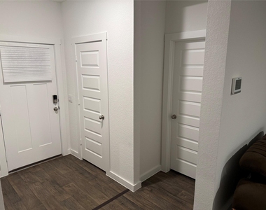 204 James River Dr - Photo Thumbnail 6