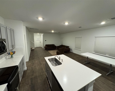 204 James River Dr - Photo Thumbnail 8