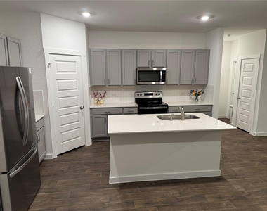 204 James River Dr - Photo Thumbnail 10