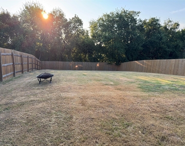 204 James River Dr - Photo Thumbnail 1