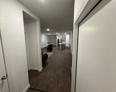 204 James River Dr - Photo Thumbnail 5