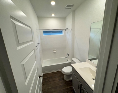 204 James River Dr - Photo Thumbnail 14
