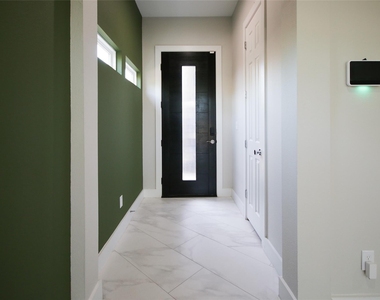 5113 Hershe Street - Photo Thumbnail 2