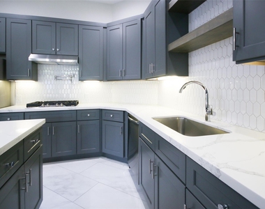 5113 Hershe Street - Photo Thumbnail 10