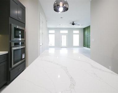 5113 Hershe Street - Photo Thumbnail 12