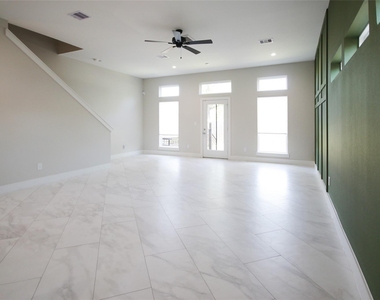 5113 Hershe Street - Photo Thumbnail 3
