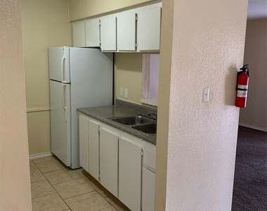 10110 Westview Drive - Photo Thumbnail 7
