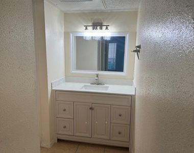 10110 Westview Drive - Photo Thumbnail 13
