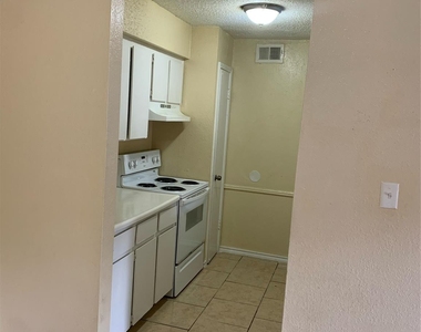 10110 Westview Drive - Photo Thumbnail 8