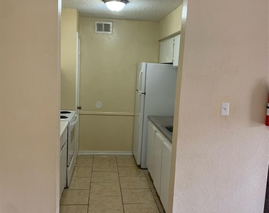 10110 Westview Drive - Photo Thumbnail 9