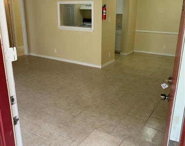 10110 Westview Drive - Photo Thumbnail 6