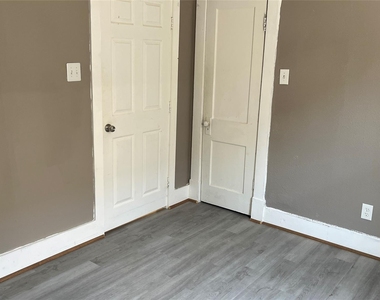 720 E 12th Street - Photo Thumbnail 9