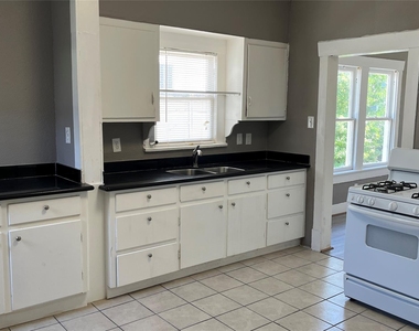 720 E 12th Street - Photo Thumbnail 16
