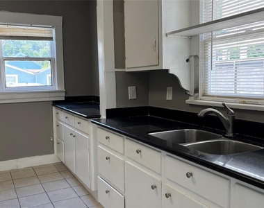 720 E 12th Street - Photo Thumbnail 15