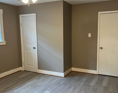 720 E 12th Street - Photo Thumbnail 11
