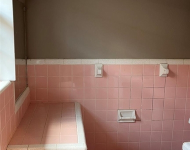 720 E 12th Street - Photo Thumbnail 12