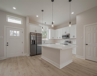 918 Saint Clair Street - Photo Thumbnail 4
