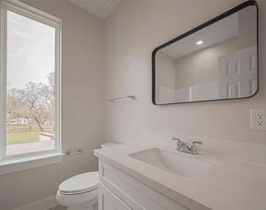 918 Saint Clair Street - Photo Thumbnail 23