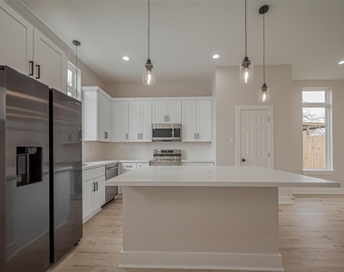 918 Saint Clair Street - Photo Thumbnail 12