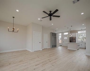 918 Saint Clair Street - Photo Thumbnail 7