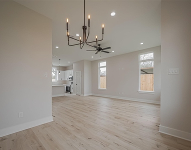 918 Saint Clair Street - Photo Thumbnail 8