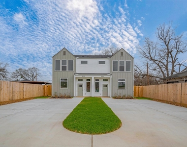 918 Saint Clair Street - Photo Thumbnail 3