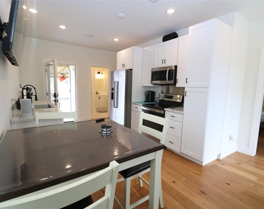 5506 Avenue Q 1/2 - Photo Thumbnail 6