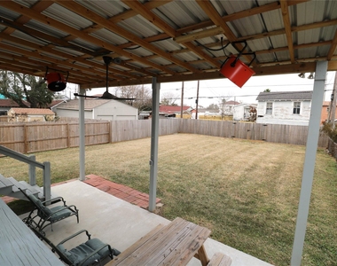 5506 Avenue Q 1/2 - Photo Thumbnail 2