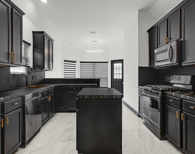 11915 Helene Court - Photo Thumbnail 5