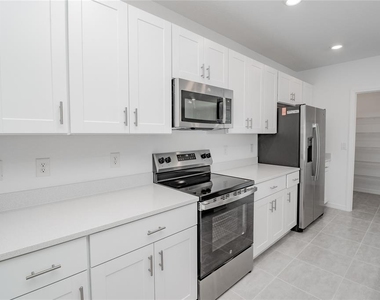 2068 Babbling Brook Boulevard - Photo Thumbnail 7