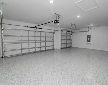 2068 Babbling Brook Boulevard - Photo Thumbnail 19