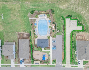 2068 Babbling Brook Boulevard - Photo Thumbnail 24
