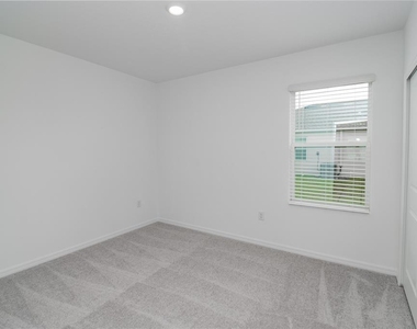 2068 Babbling Brook Boulevard - Photo Thumbnail 15