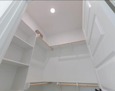 408 Armstrong Street - Photo Thumbnail 9