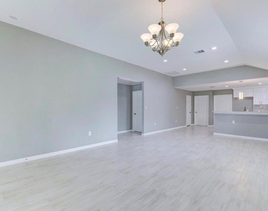 5824 Glen Lee Drive - Photo Thumbnail 2