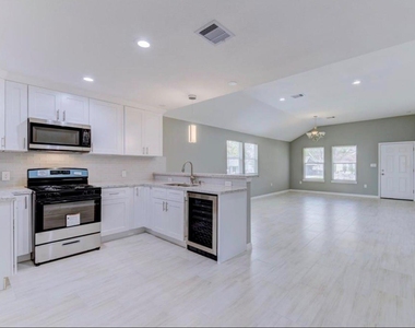 5824 Glen Lee Drive - Photo Thumbnail 5