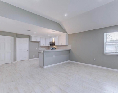5824 Glen Lee Drive - Photo Thumbnail 4