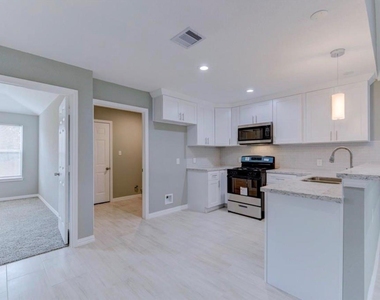 5824 Glen Lee Drive - Photo Thumbnail 6