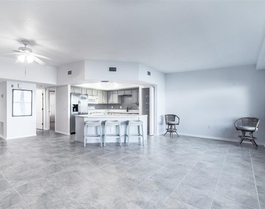 101 N Marion Court - Photo Thumbnail 11