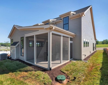 2132 Northside Dr - Photo Thumbnail 20
